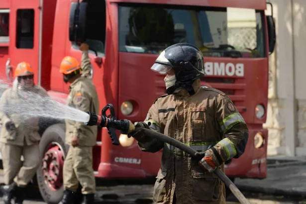 incendio-atinge-lojas-no-bom-retiro,-no-centro-de-sao-paulo