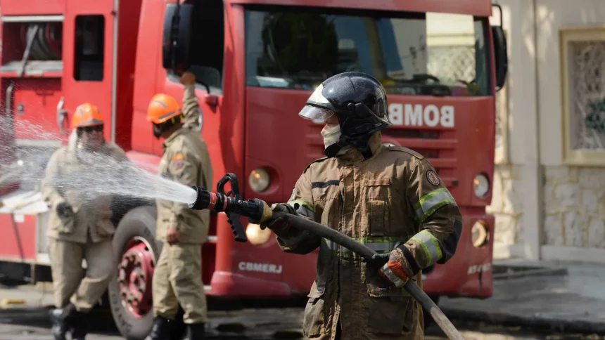 incendio-atinge-lojas-no-bom-retiro,-no-centro-de-sao-paulo