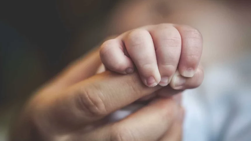 morre-bebe-resgatada-com-vida-uma-hora-apos-barco-virar-em-sc