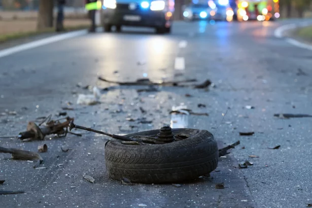 carro-capota-na-marginal-do-tiete-e-causa-intenso-congestionamento