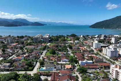 estudo-mostra-presenca-de-cafeina-e-cocaina-no-mar-de-ubatuba