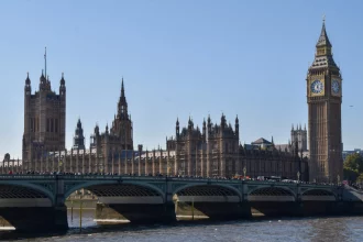 a-partir-de-hoje,-brasileiros-devem-pagar-autorizacao-para-entrar-em-uk