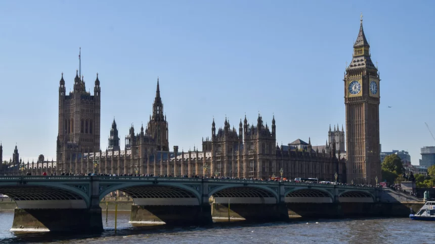 a-partir-de-hoje,-brasileiros-devem-pagar-autorizacao-para-entrar-em-uk