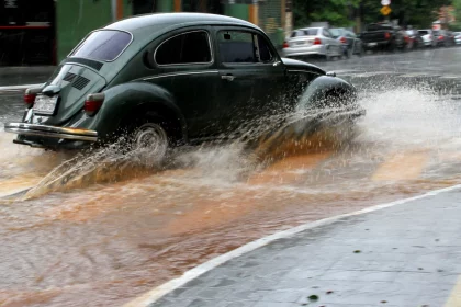 temporal-no-rs-afeta-35-cidades-e-alaga-rodoviaria-de-porto-alegre