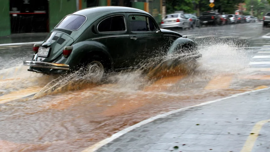 temporal-no-rs-afeta-35-cidades-e-alaga-rodoviaria-de-porto-alegre