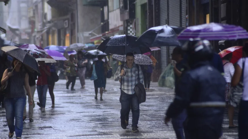 chuvas-intensas-colocam-em-alerta-diversos-estados-neste-domingo-(1o);-veja-quais