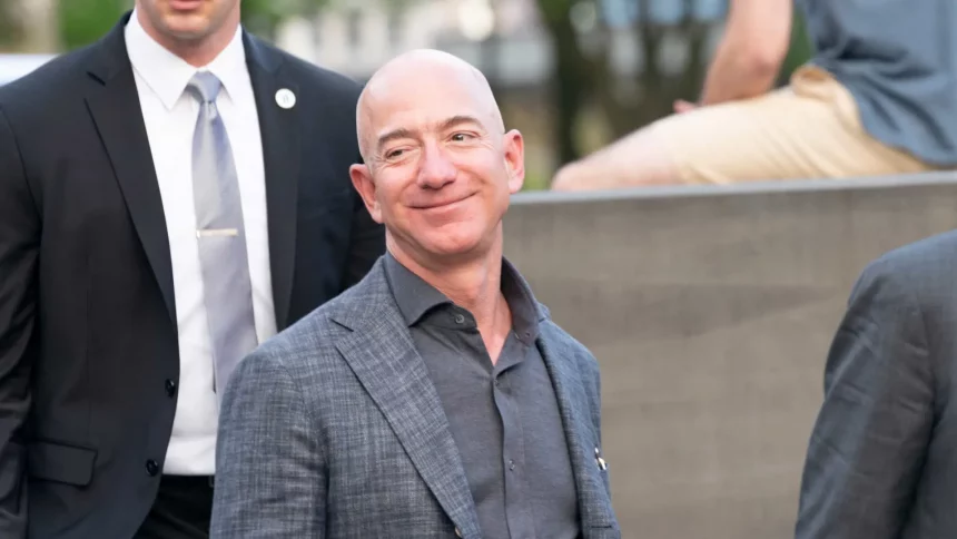 cartunista-se-demite-apos-washington-post-recusar-satira-sobre-jeff-bezos