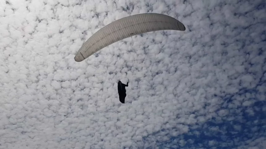 turista-mineiro-morre-durante-voo-de-parapente-em-praia-na-bahia