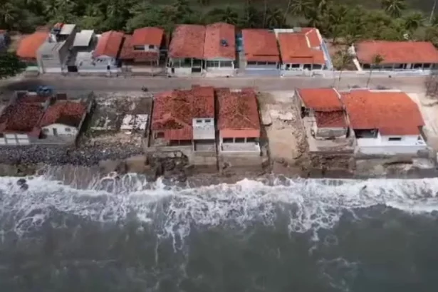 cidade-da-paraiba-declara-estado-de-calamidade-publica-apos-avanco-do-mar-sobre-casas