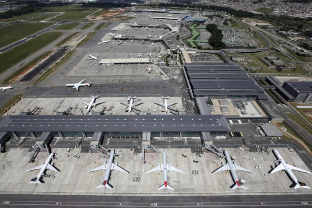 apos-mais-de-cinco-horas-de-tiroteio-e-morte,-aeroporto-de-guarulhos-retoma-rotina