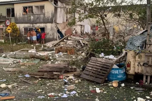 predio-desaba-em-maceio-apos-explosao-e-deixa-3-pessoas-mortas