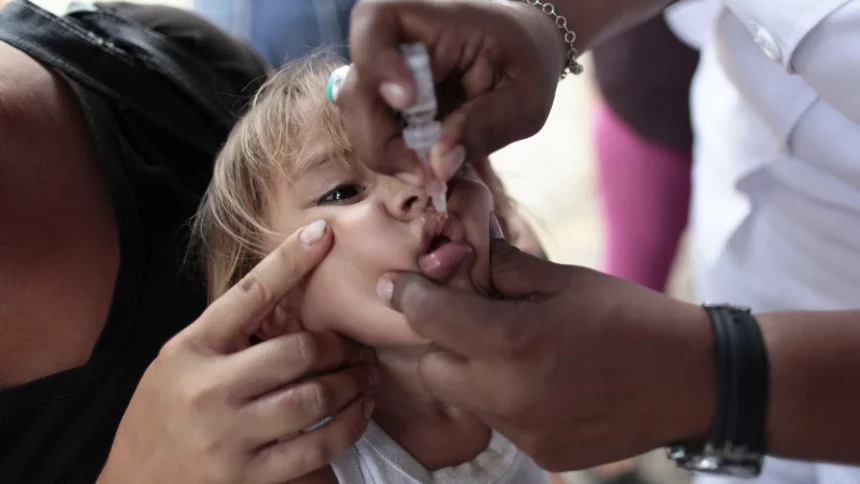 brasil-nao-usara-mais-vacina-de-gotinha-contra-a-polio;-entenda-a-mudanca