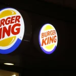 funcionaria-do-burger-king-e-demitida-apos-identificar-cliente-como-‘debmental’