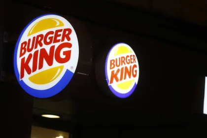 funcionaria-do-burger-king-e-demitida-apos-identificar-cliente-como-‘debmental’