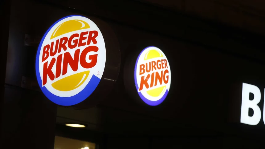 funcionaria-do-burger-king-e-demitida-apos-identificar-cliente-como-‘debmental’