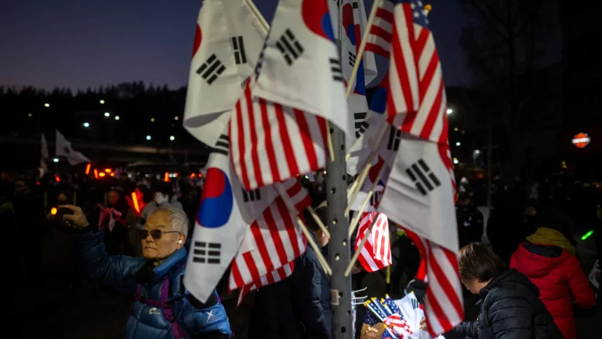 equipe-de-presidente-afastado-da-coreia-do-sul-oferece-renuncia-conjunta