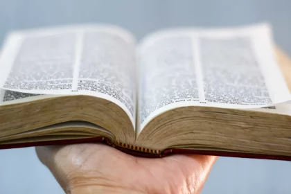 texas-volta-atras-com-lei-para-banir-livros,-que-incluia-a-biblia