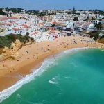 brasileiros-ajudam-a-sustentar-turismo-no-sul-de-portugal