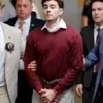 mangione-se-declara-inocente-das-acusacoes-de-homicidio-e-terrorismo