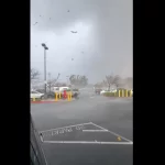 tornado-atinge-parque-de-estacionamento-nos-eua-e-faz-4-feridos;-veja