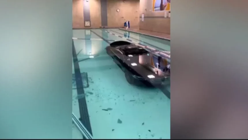 carro-‘mergulha’-em-piscina-de-academia-na-california