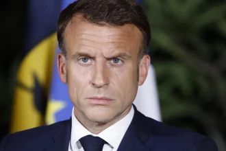 macron-se-reune-com-lideres-e-diz-que-vai-nomear-novo-premie-ate-quinta-feira-(12)