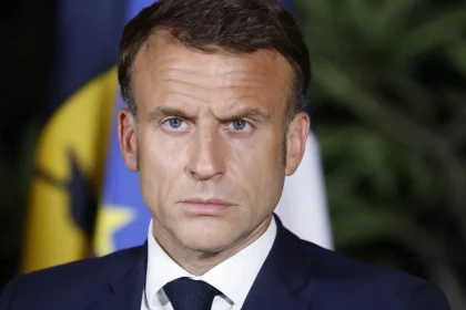 macron-se-reune-com-lideres-e-diz-que-vai-nomear-novo-premie-ate-quinta-feira-(12)