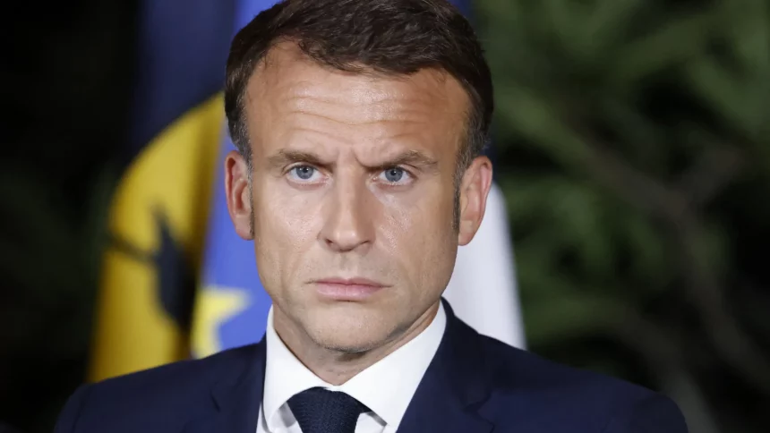 macron-se-reune-com-lideres-e-diz-que-vai-nomear-novo-premie-ate-quinta-feira-(12)