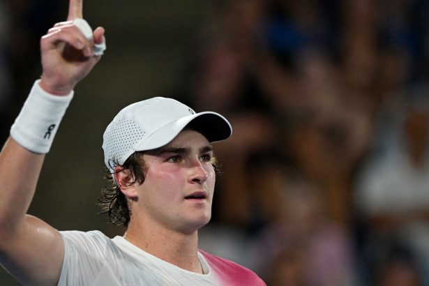 aos-18-anos,-joao-fonseca-entra-no-top-100-do-ranking-mundial-de-tenis