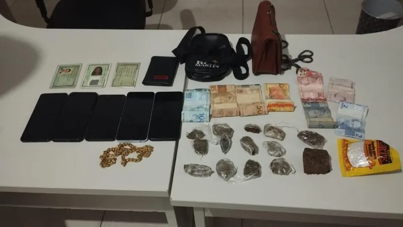 policia-prende-casal-que-escondia-droga-enterrada-em-praca-no-centro-de-itabata