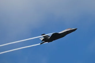 caca-f-35-dos-eua-cai-em-base-aerea-do-alasca;-veja-o-video