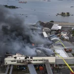 apos-incendio-em-fabrica,-ha-risco-de-vazar-oleo-na-baia-de-guanabara