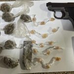 policia-militar-apreende-drogas-e-arma-de-fogo-em-teixeira-de-freitas