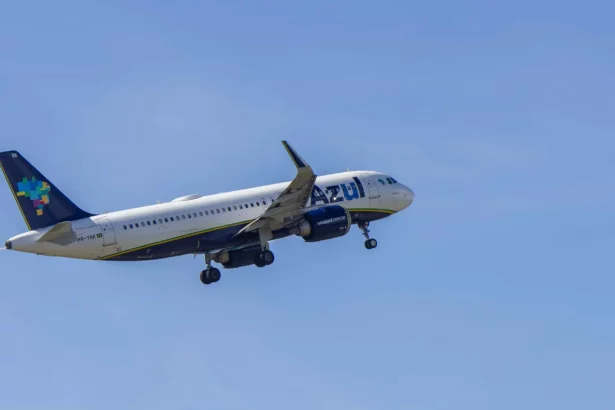 voo-da-azul-declara-emergencia-por-pouco-combustivel