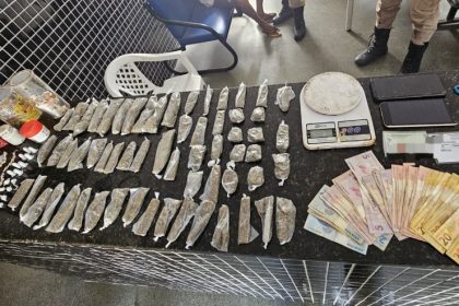 suspeito-e-preso-com-drogas-enterradas-no-bairro-jaqueira-em-itamaraju