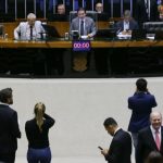camara-aprova-pena-para-quem-divulgar-imagens-de-nudez-geradas-por-ia