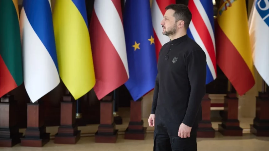 “devemos-alcancar-a-paz-pela-forca”,-diz-zelenskyy-no-3o-ano-em-guerra