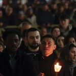 fieis-se-reunem-no-vaticano-em-vigilia-pela-saude-do-papa-francisco;-veja