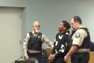 jovem-chora-ao-saber-que-sera-julgado-como-adulto-por-homicidio-nos-eua