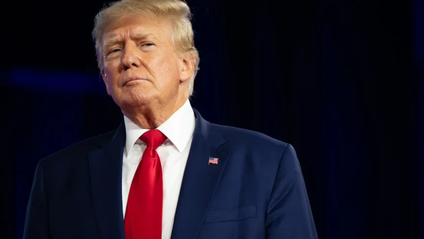 em-novo-ataque-a-imprensa,-trump-ameaca-processar-veiculo-que-usar-sigilo-de-fonte
