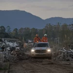 desabrigados-pela-enchente-em-porto-alegre-enfrentam-de-fila-a-briga-com-vizinhos