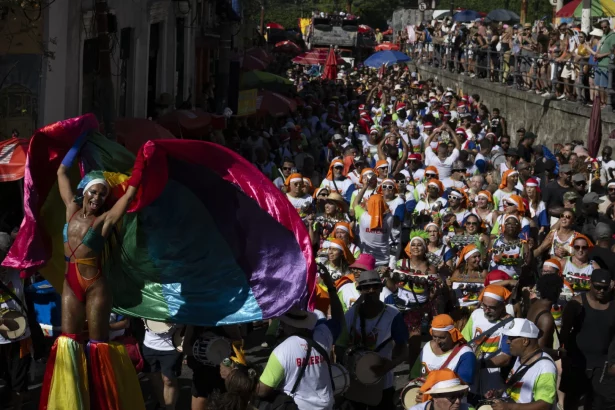 temperatura-maxima-no-rio-deve-chegar-a-38°c-neste-sabado-de-carnaval
