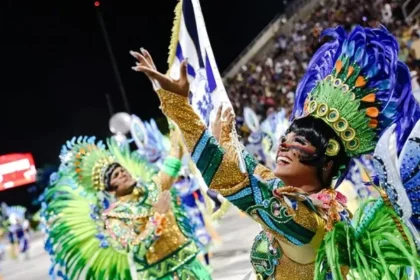 escola-atingida-por-incendio-faz-protesto