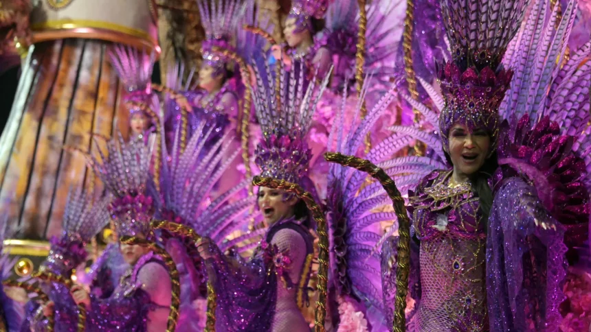 vai-vai-fecha-carnaval-de-sao-paulo-com-‘passeio’-por-obra-e-vida-de-ze-celso