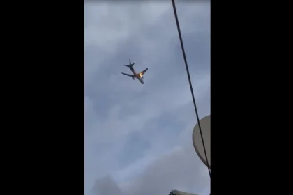 aviao-de-carga-da-fedex-faz-pouso-de-emergencia-apos-colisao-com-aves