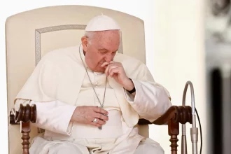 papa-francisco-tem-mais-uma-noite-tranquila,-‘dorme-bem’-e-segue-estavel,-diz-vaticano