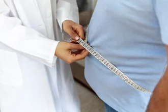 um-a-cada-tres-brasileiros-vive-com-obesidade,-mostra-relatorio-global