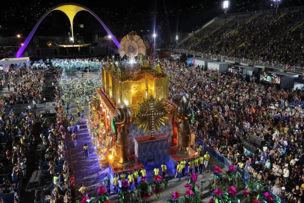 jurada-que-nao-deu-notas-para-3-escolas-do-rio-diz-que-‘esqueceu-de-anotar’