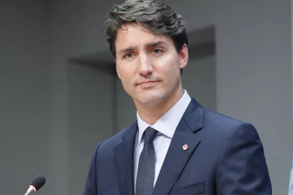 chega-de-uisque-americano:-canadenses-reagem-a-trump-com-raiva-e-retaliacao