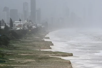 tempestade-alfred-deixa-quase-330.000-casas-sem-eletricidade-na-australia